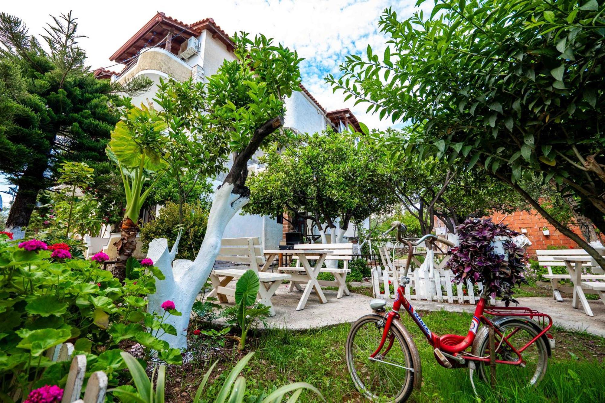 Flower Garden Villa Ксаміл Екстер'єр фото
