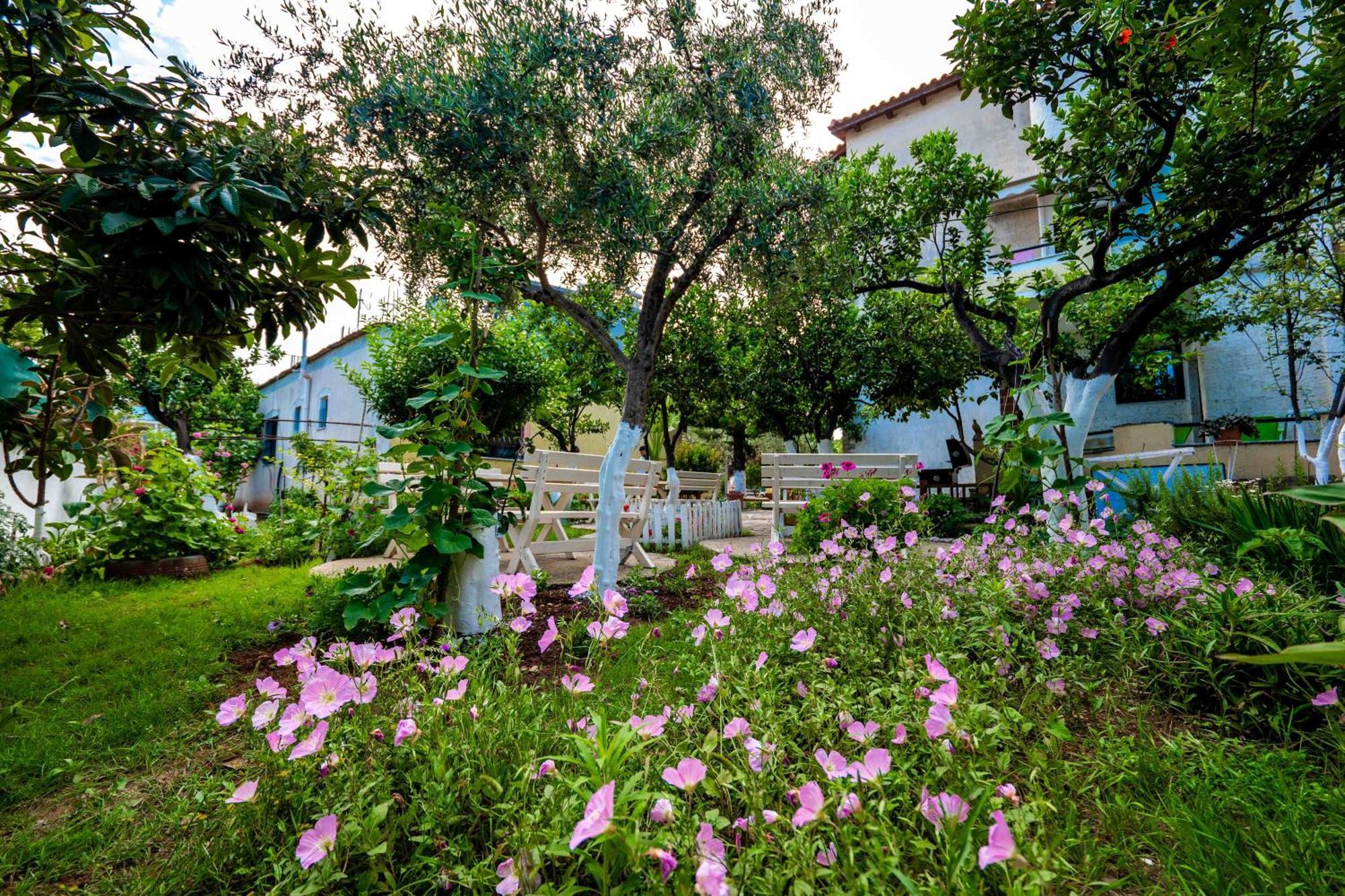 Flower Garden Villa Ксаміл Екстер'єр фото
