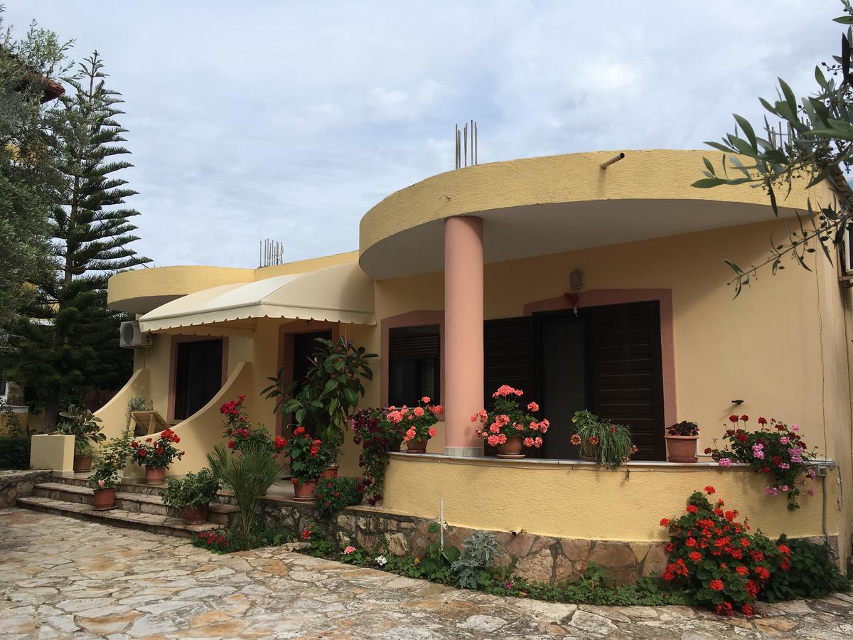 Flower Garden Villa Ксаміл Екстер'єр фото